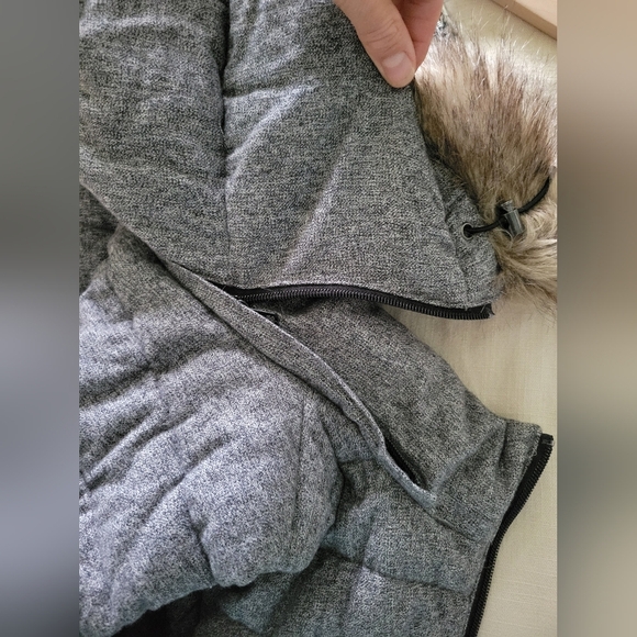 Banana Republic Vest Quilted Faux Fur Hood XS Women's - Picture 5 of 8